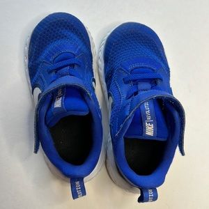 Kids Nike revolution blue 9c